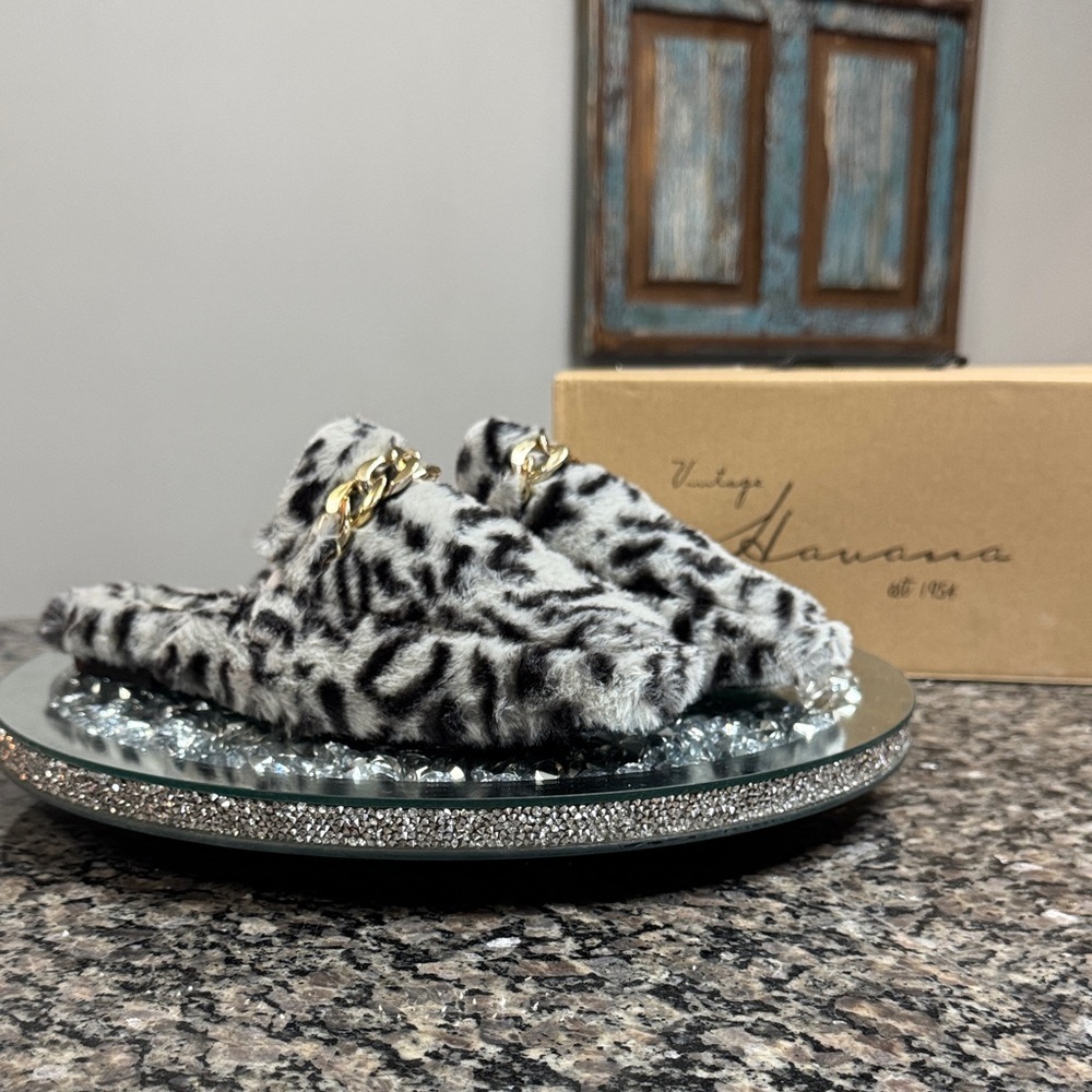 Vintage Havana Fuzzy grey cheetah Slippers slides NWT 8